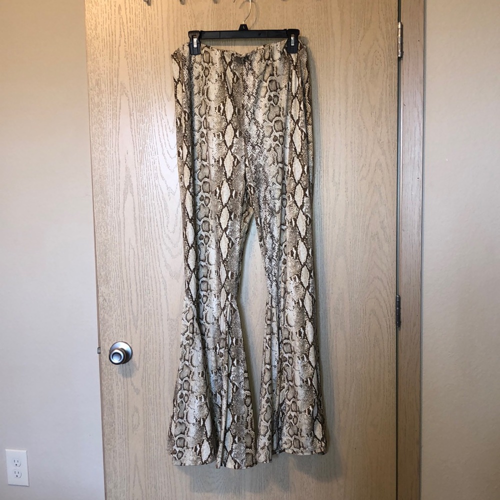 Snake skin flared leggings